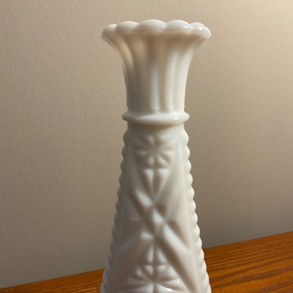 Vintage Anchor Hocking Milk Glass Stars & Bars 6” Bud Vase - Picture 8 of 14